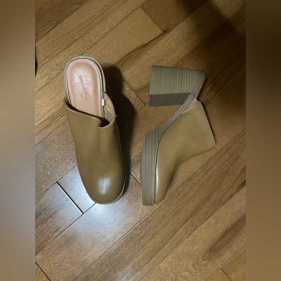 NWOT Women's Tess Platform Mule Heels - Universal Thread Tan 8 - Picture 7 of 8